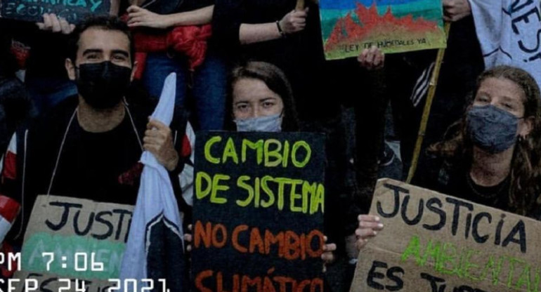 Crisis climática en primera persona: “Tengo 23 y en vez de salir con amigos debo reclamar por mi futuro”