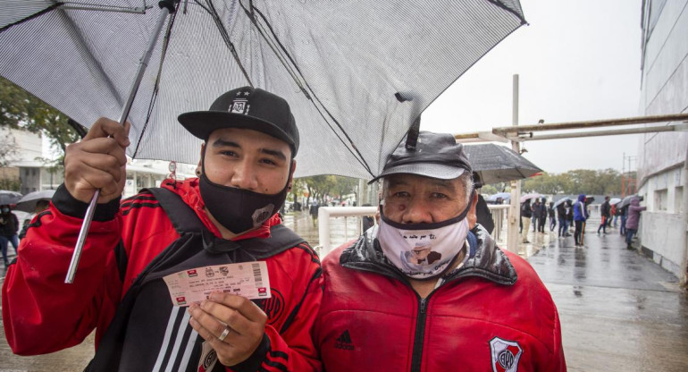 Vuelta de hinchas a la cancha, NA