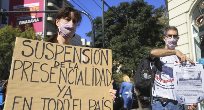 La pérdida de clases por los confinamientos fue muy desigual entre el Viejo y el Nuevo Continente, foto NA