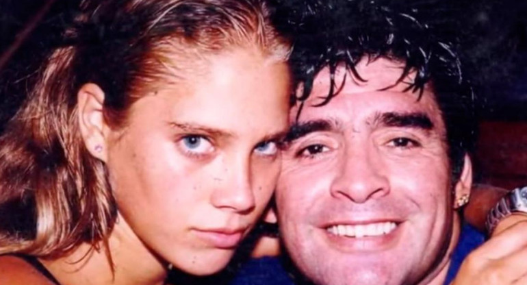 Diego Maradona y Mavys Álvarez