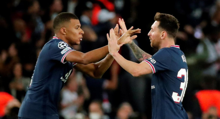 Festejo de Messi y Mbappé para el PSG ante el Leipzig por la Champions League, AGENCIA EFE