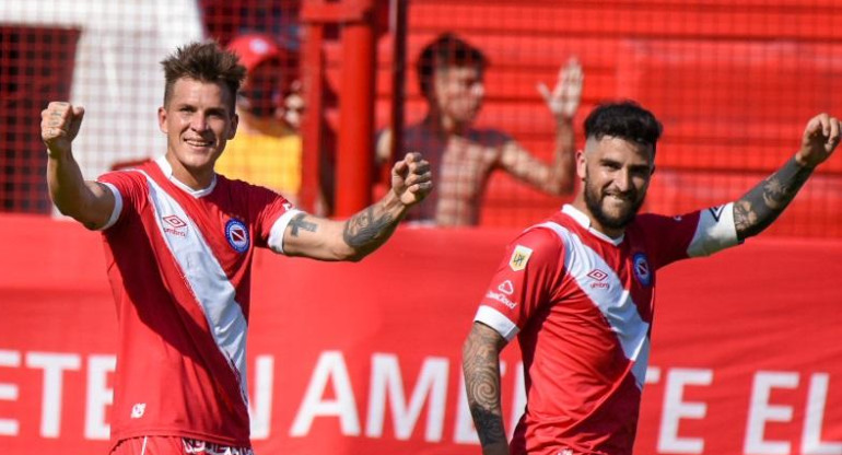 Festejo de Argentinos Juniors ante Colon por la Liga Profesional de Fútbol