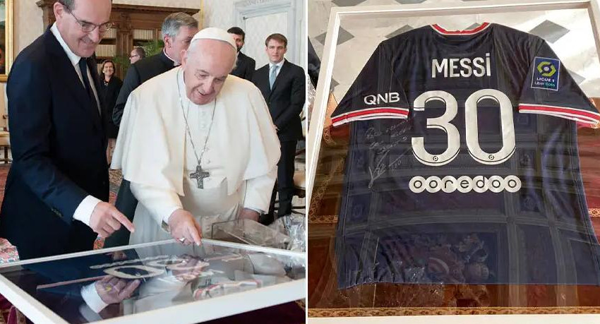 Papa Francisco con la camiseta de Messi