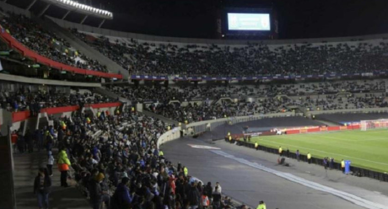 El partido con Uruguay fue una fiesta en el campo en el campo de juego, pero no en las tribunas.