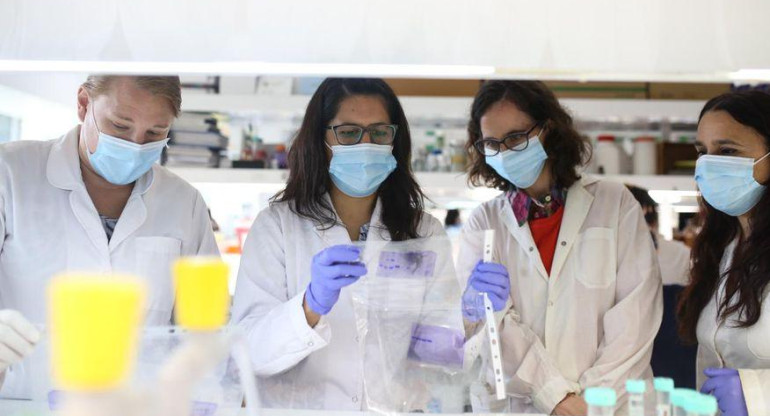 Tec. Laura Bruno, Dra. Lorena Coria, Dra. Karina Pasquevich y Dra. Juliana Cassataro