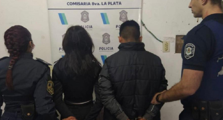 Atrapan a dos narcos en moto y les secuestran LSD con la cara de La Gioconda	