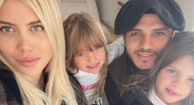 Wanda Nara y Mauro Icardi con sus hijas