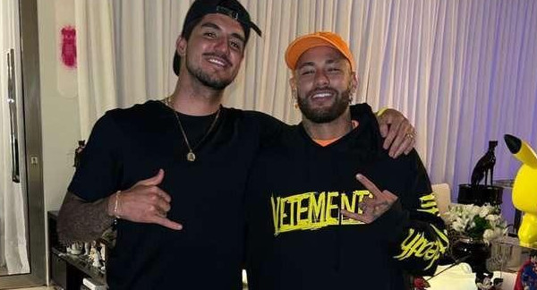 Neymar de fiesta en Brasil.