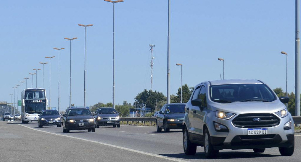 Turistas, turismo, autos en la ruta, NA