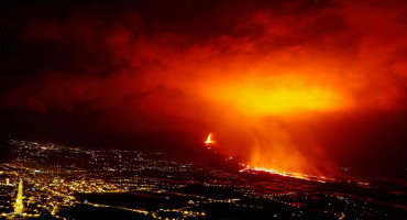 Sigue la erupción de volcán en La Palma, España