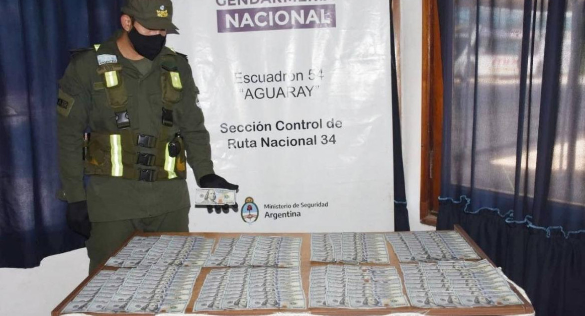 Gendarmería desbarató banda que transportaba dólares en paquetes de yerba