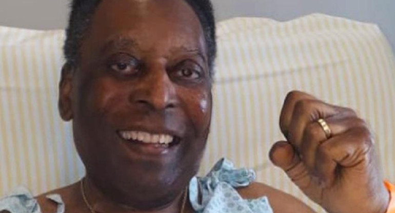 Pelé celebró la última sesión de quimioterapia del año como "una pequeña victoria"	