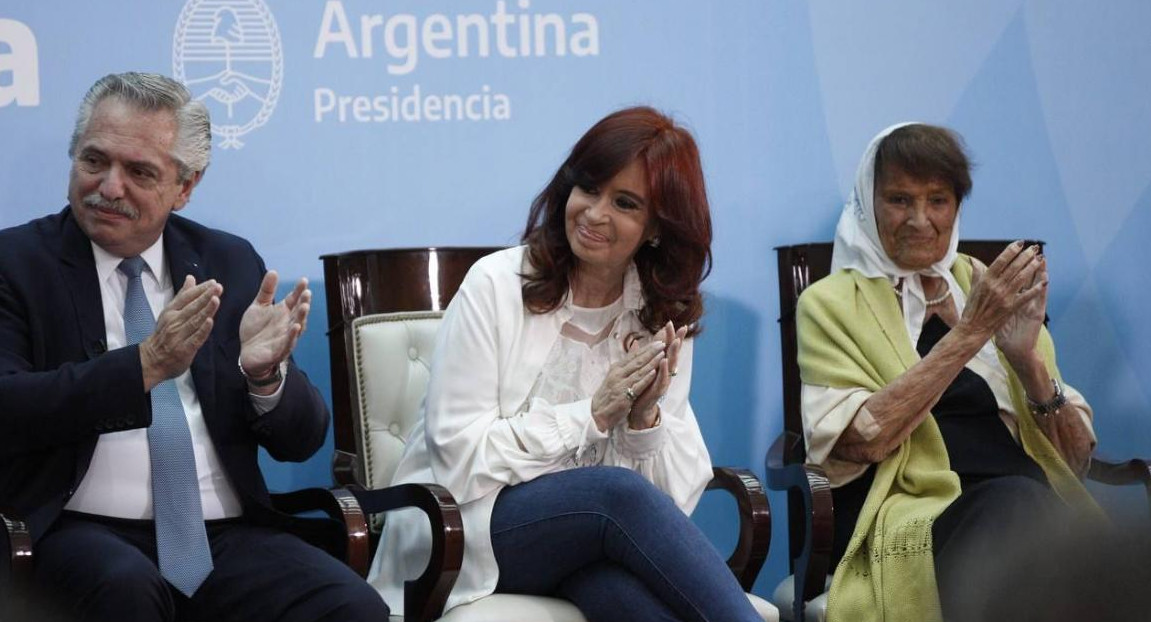 Alberto Fernández y Cristina entregaron los premios Azucena Villaflor 2021	