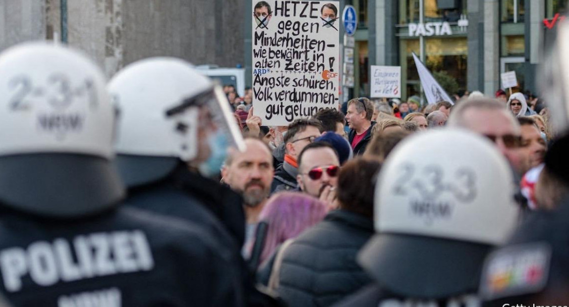 Protesta de grupos antivacuna en Alemania.