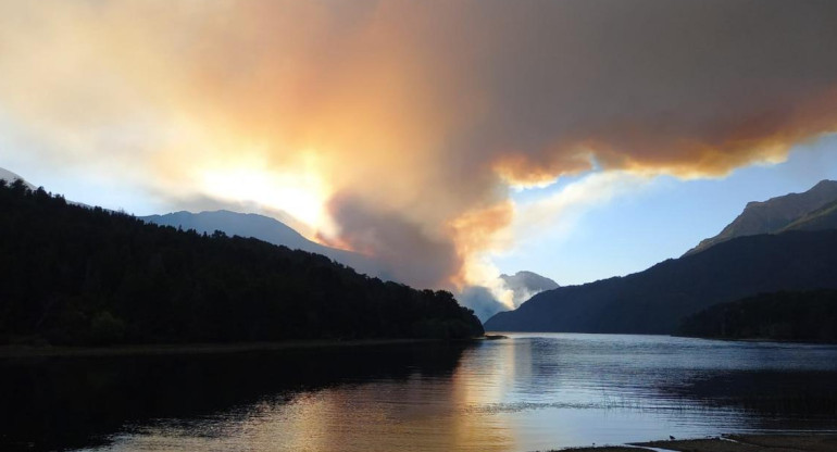 Nube de humo llega a Bariloche por incendio, Foto: Miguel Figueroa 