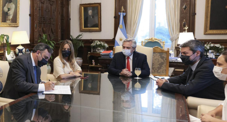 Alberto Fernández junto a representantes del sector turístico nacionales, AGENCIA NA