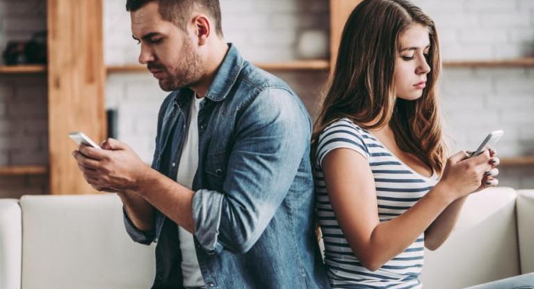 Pareja, tecnología, foto NA