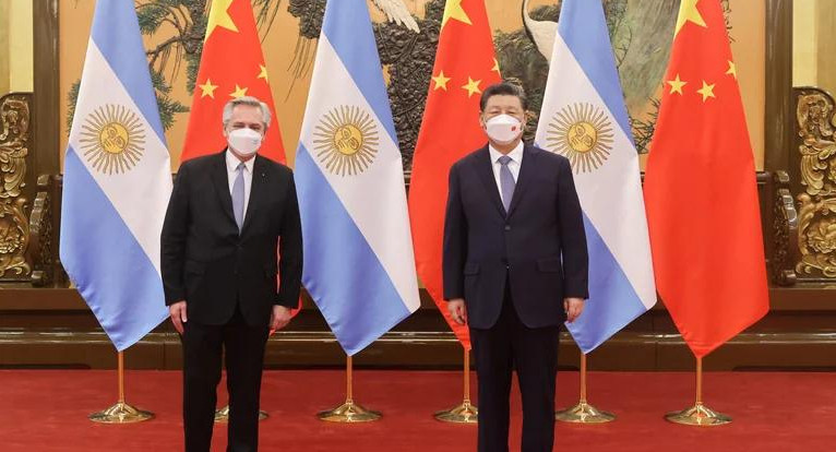  Alberto Fernández junto al mandatario de China Xi Jinping, foto Reuters