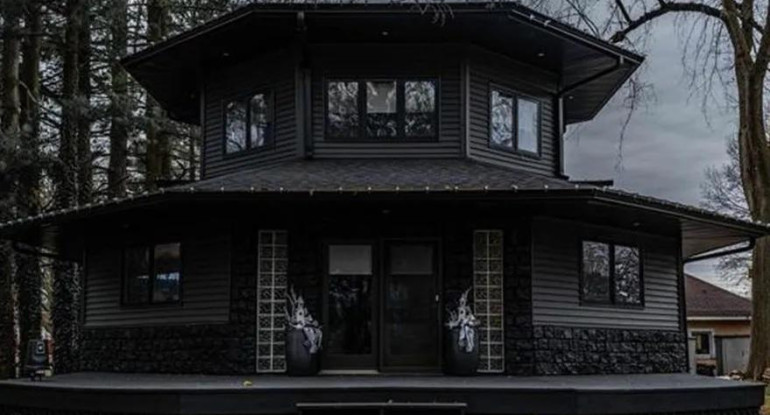 Casa negra en Illinois, Estados Unidos