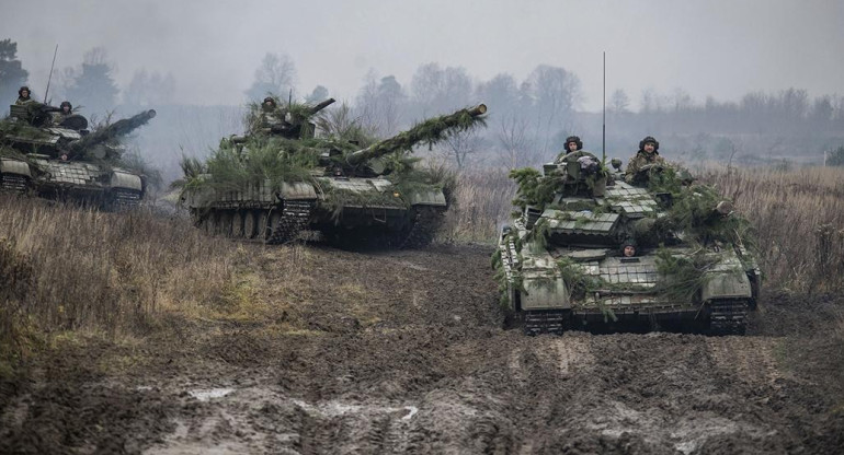 Tanques de Rusia entrando en Ucrania, Reuters