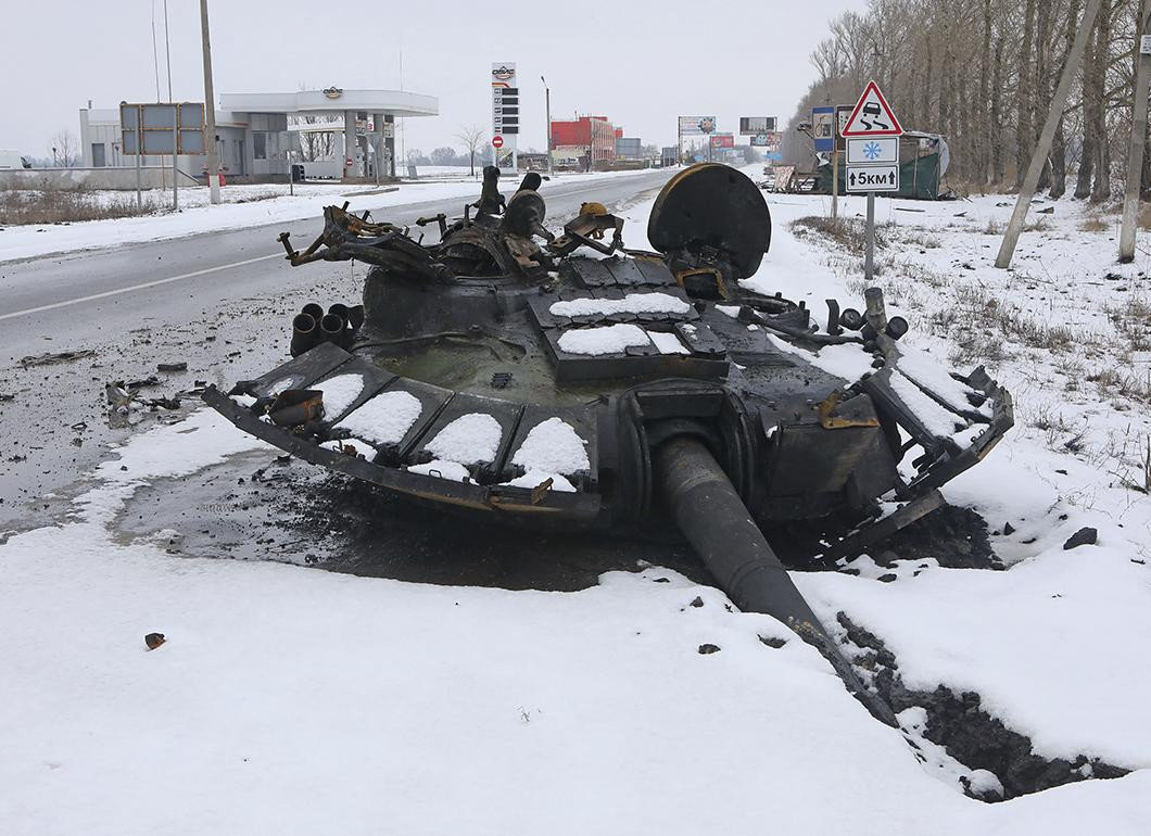 Conflicto entre Rusia y Ucrania, ataque a Kiev, tanque destruido, Reuters	