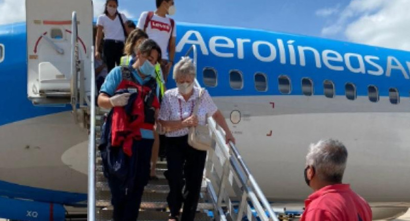 Un avión debió aterrizar de emergencia en el aeropuerto de Córdoba: el motivo	