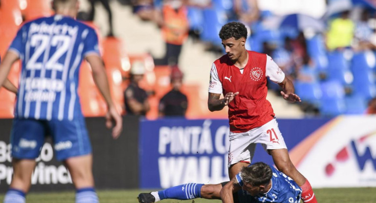 Escena del partido de Godoy Cruz e Independiente. Foto NA