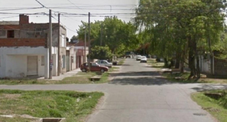 Festejaban un cumpleaños en la calle y un hombre los atacó a tiros: un muerto y ocho heridos