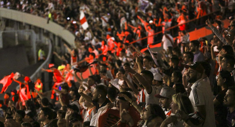 Hinchas de River en el Monumental, foto NA