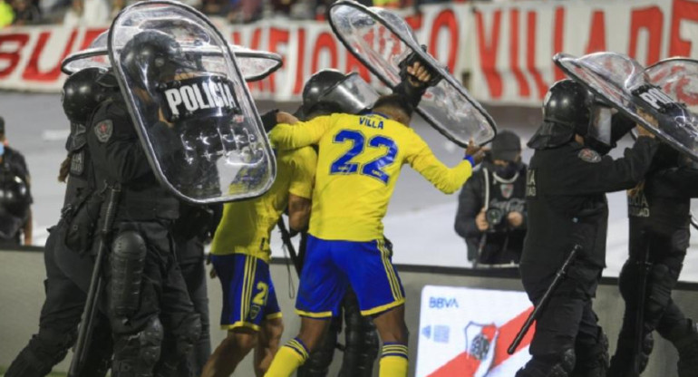 Jugadores de Boca agredidos al dejar el campo de juego.