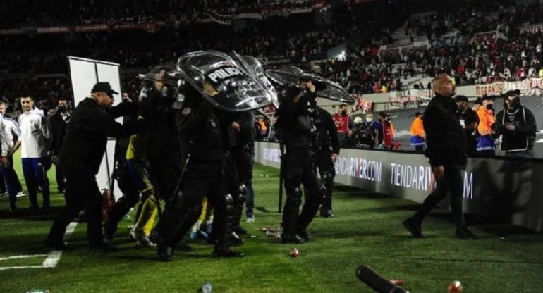 Jugadores de Boca agredidos al dejar el campo de juego