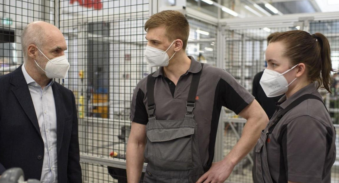  Rodríguez Larreta, en Berlín, Alemania, recorrió un centro de formación donde los jóvenes realizan prácticas educativas en ámbitos laborales. Foto NA