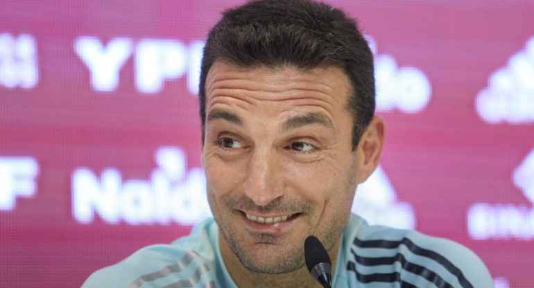 Lionel Scaloni, DT de la Selección Argentina, fútbol, conferencia, NA