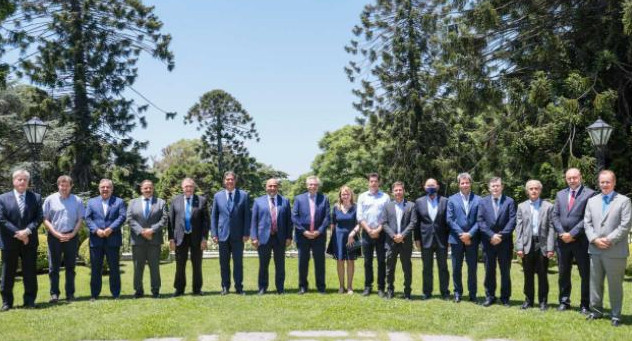 Alberto se apoya en los gobernadores