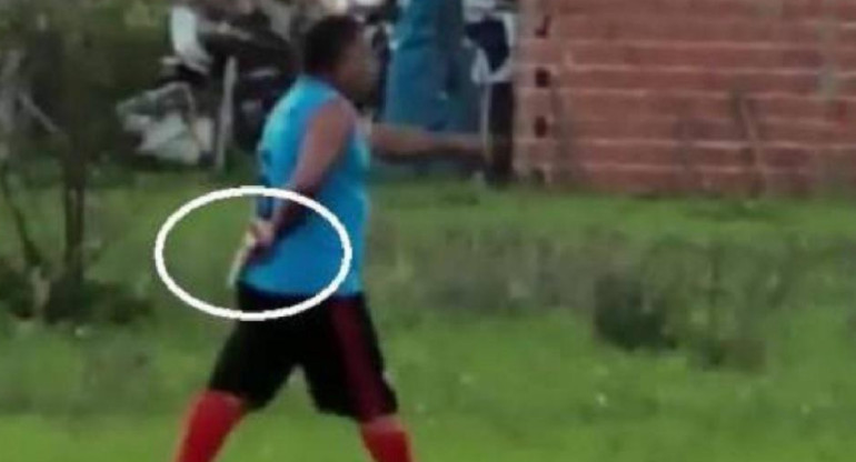 Corrientes: un policía perdió un partido de fútbol, sacó su arma y le disparó al equipo rival