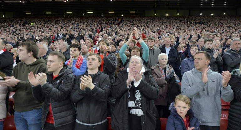 Homenaje de los hinchas de Liverpool a Cristiano Ronaldo, AGENCIA EFE