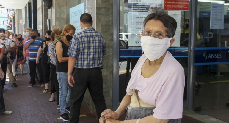 Jubilados, pensionados, cola en banco, sistema previsional, NA	