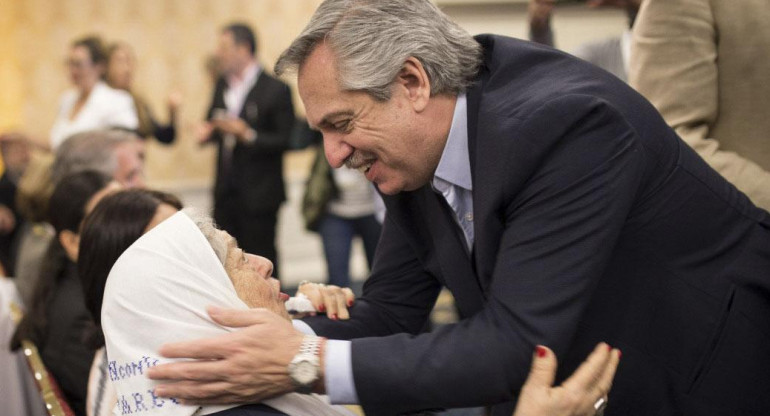 Alberto Fernández y Hebe de Bonafini. Foto: NA.