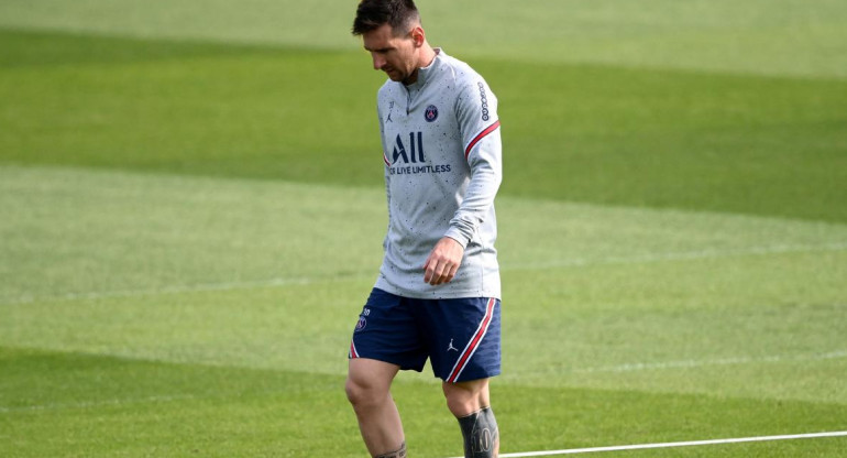 Lionel Messi en el entrenamiento de PSG. Foto: AFP.