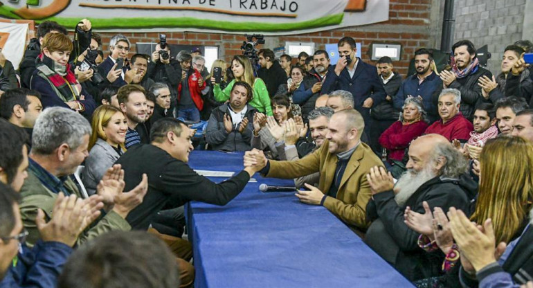 Martín Guzman junto a movimientos sociales. Foto: NA.