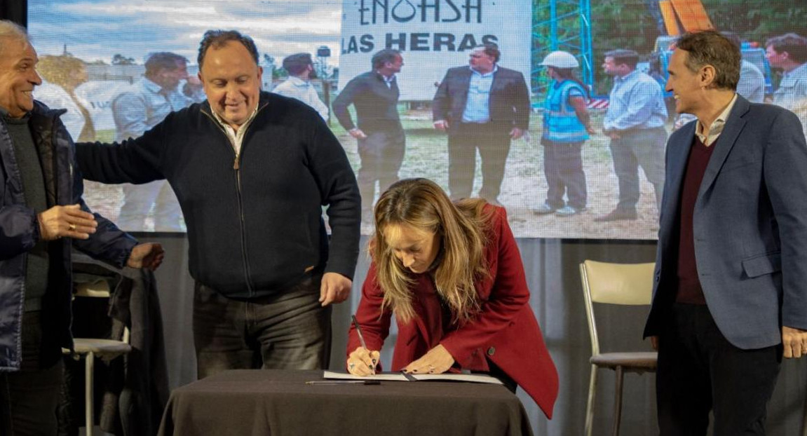 Galmarini, Katopodis y Osuna inauguraron obra de agua potable y firmaron convenio en Gral. Las Heras	