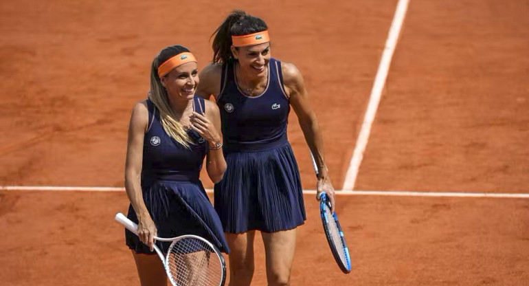 Gisela Dulko y Gabriela Sabatini en Roland Garros. Foto: NA.