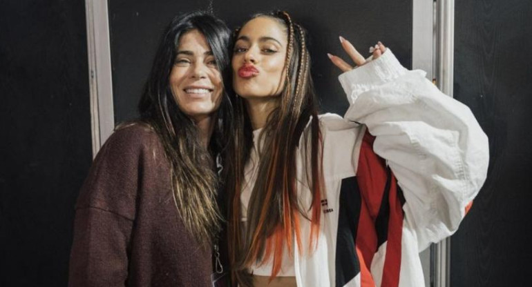 Tini Stoessel y su madre Mariana Muzlera. Foto: NA.