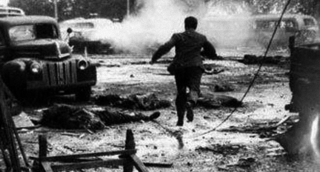 Bombardeo de Plaza de Mayo, 16 de junio de 1955, Foto Archivo General de la Nación	