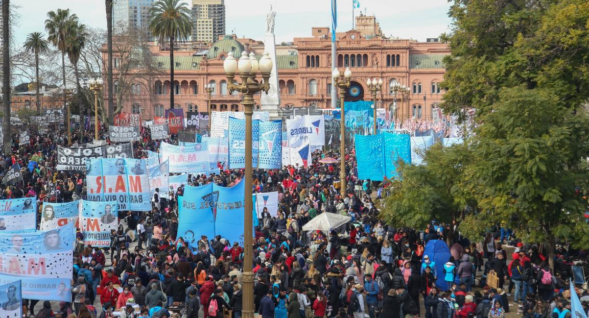 Marcha en plaza de Mayo, NA