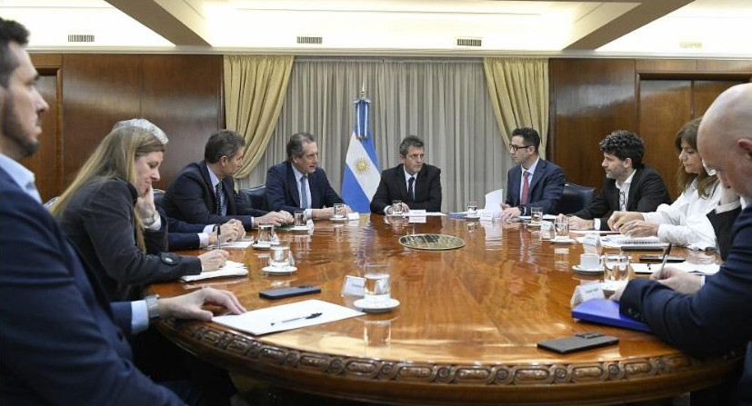 Massa recibió a representantes de las alimenticias y fabricantes de productos de limpieza. Foto: NA.