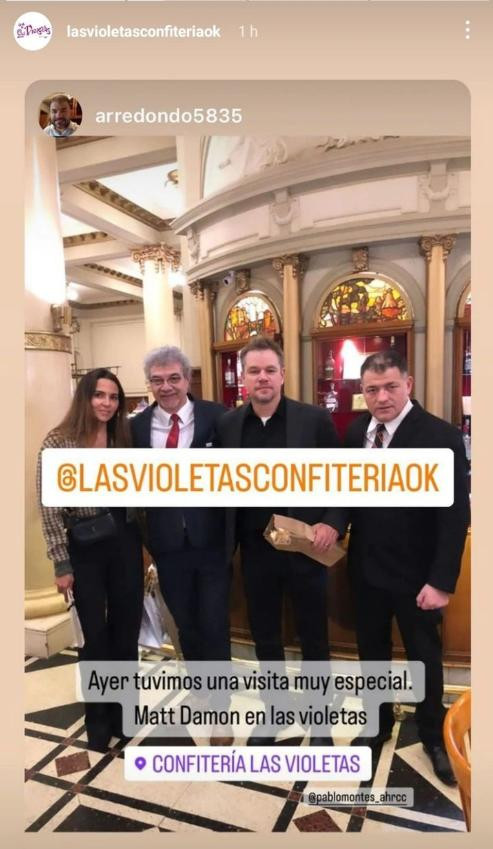 Matt Damon en Las Violetas. Foto: Instagram/Lasvioletasconfiteriaok