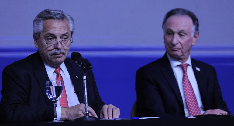 Alberto Fernández en la convención de la Cámara Argentina de la Construccion. Foto: Telam.