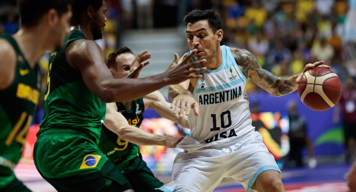 Carlos Delfino contra Brasil en la final de la AmeriCup 2022. Foto: Reuters.