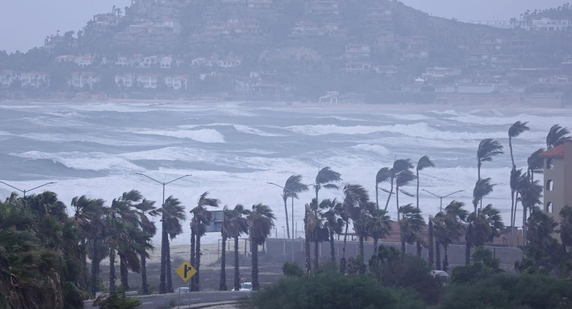 Tormenta tropical Lester. Foto: EFE.